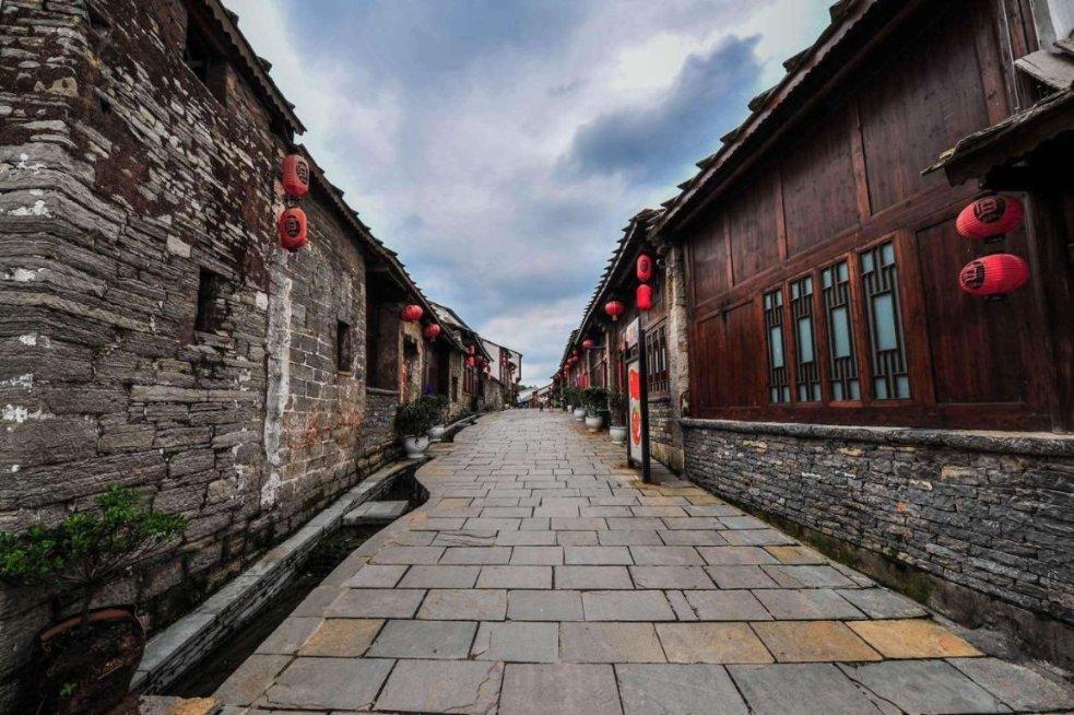 探讨天南海北,尽在问答交流平台鸡蛋哪头先出来?